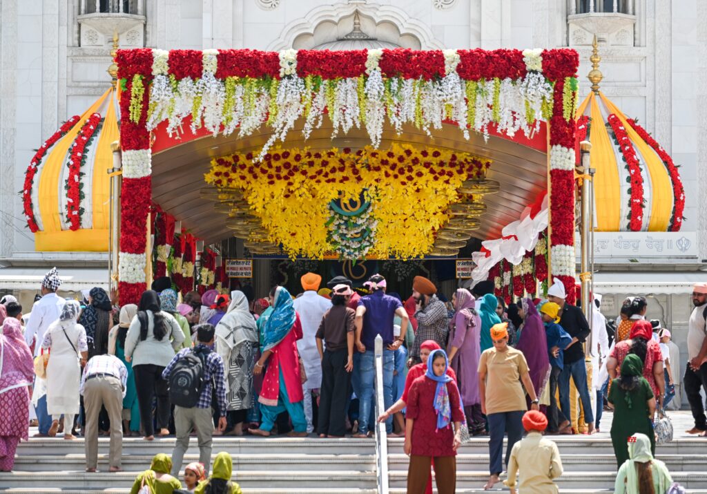New Delhi: Baisakhi celebrations at Bangla Sahib Gurudwara #Gallery
