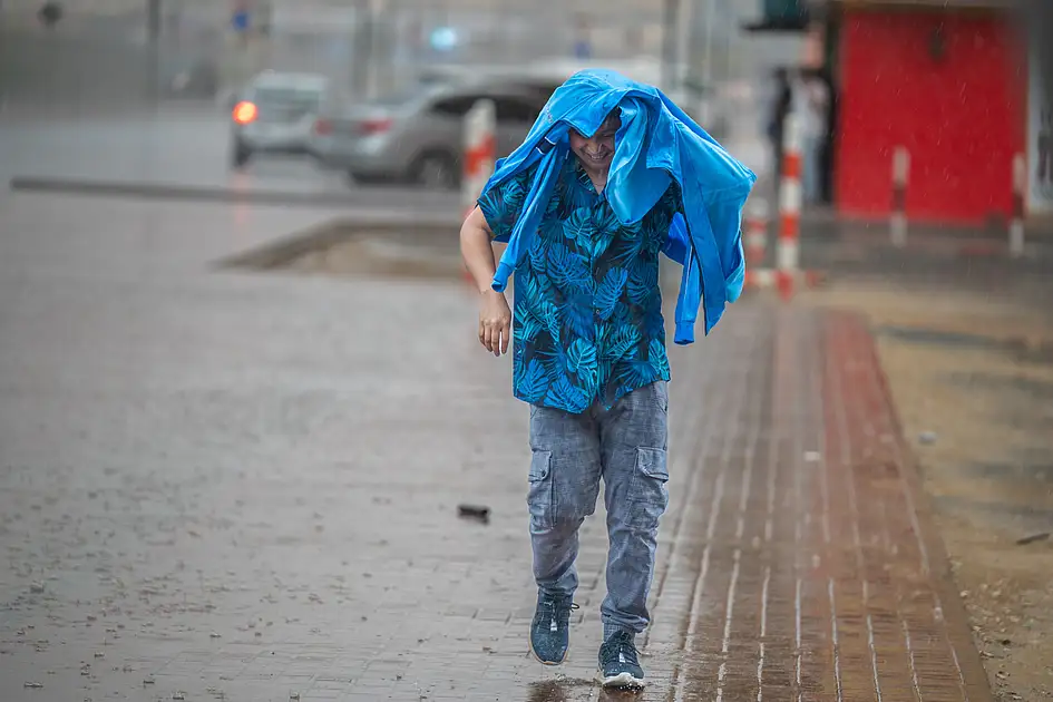 UAE weather tomorrow: Rains likely; Dubai, Abu Dhabi temperatures to dip to 21ºC