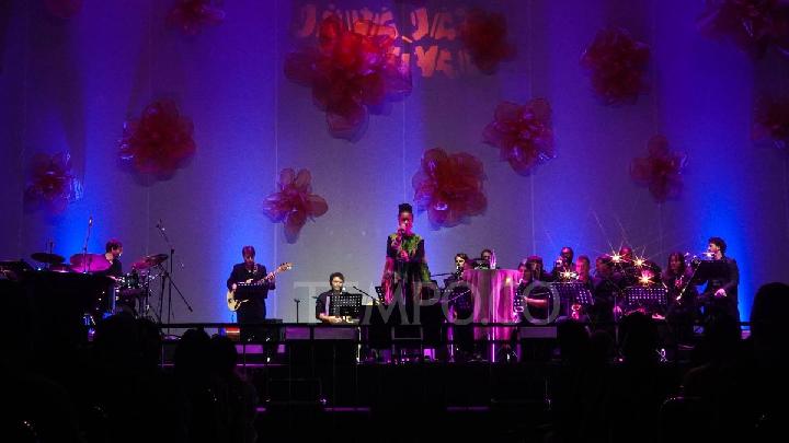 Java Jazz Festival 2026 Crowd Defies Rain for Diskoria Performance