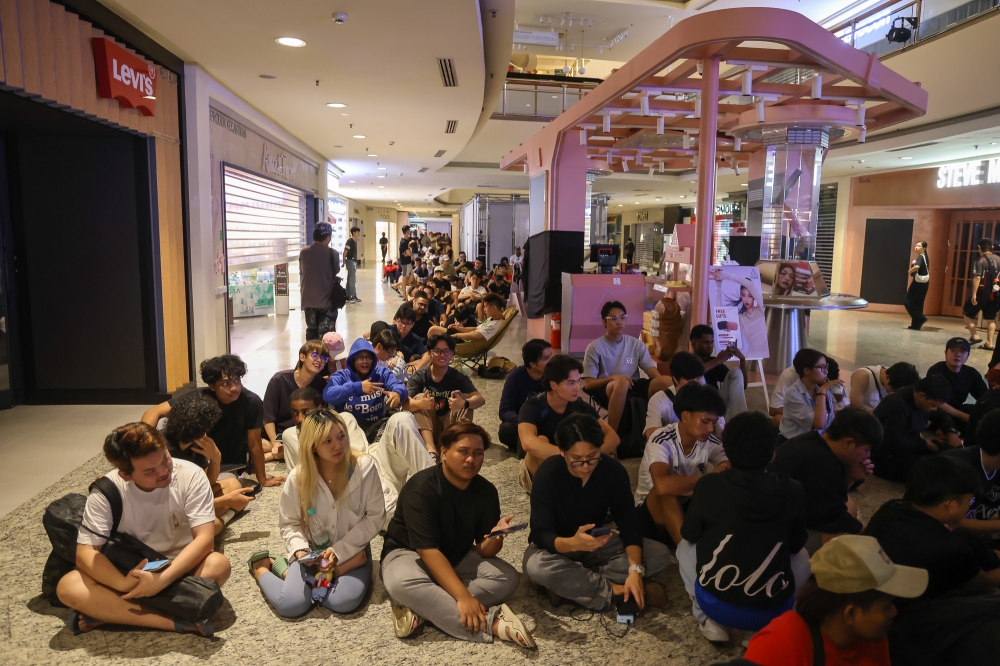 AP x Swatch ‘Royal Pop’ Fever: Swatch urges calm, caps queue sizes after chaotic launch including in Malaysia