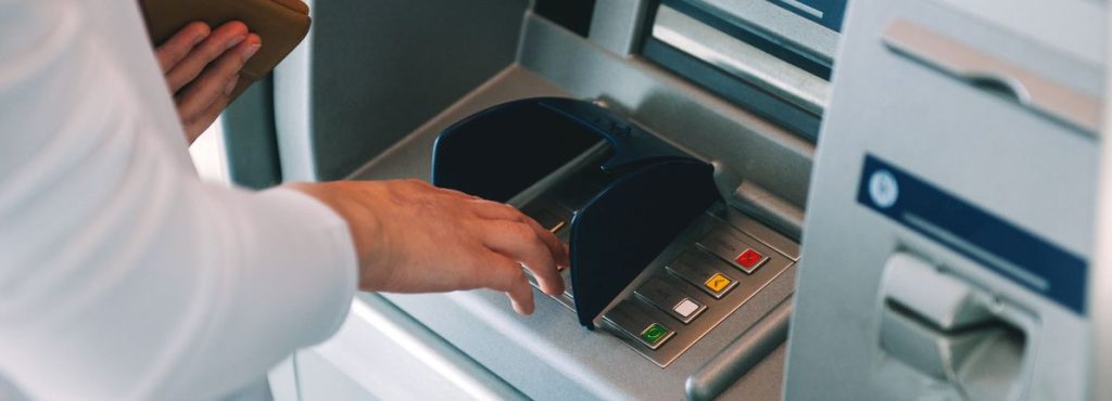 Israel Discount Bank (TASE:DSCT) Valuation Check After Recent Share Price Pullback
