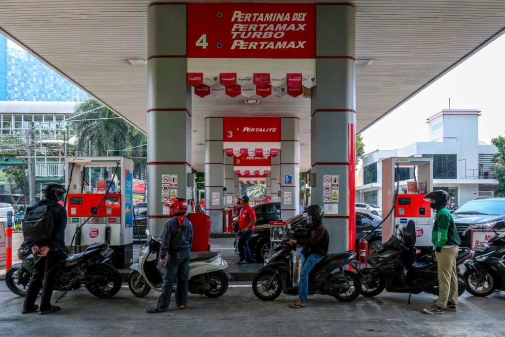 Indonesia clings to fuel subsidies despite oil price surge, worrying economists – Asia News Network