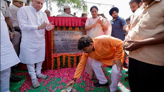 Delhi CM lays stone for ₹2cr ‘oxygen park’ in Burari