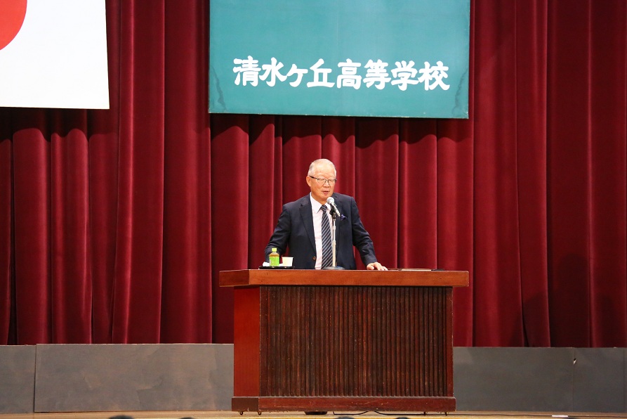 Media Veteran to Students: Hope Comes From the Past