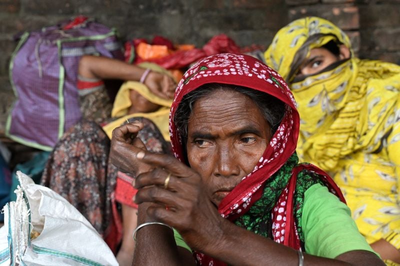 Migrants try to flee to Bangladesh fearing India crackdown