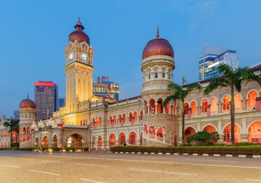 Malaysia Confirms Transitional Arrangements for Employment Pass Minimum Salary Revision