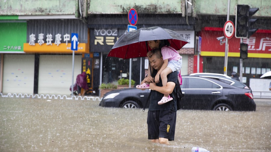 Heavy rains drench southern China