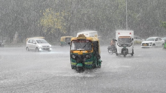 Phones across Delhi-NCR buzz with ‘extremely severe alert’ for thunderstorm, lightning, hailstorm
