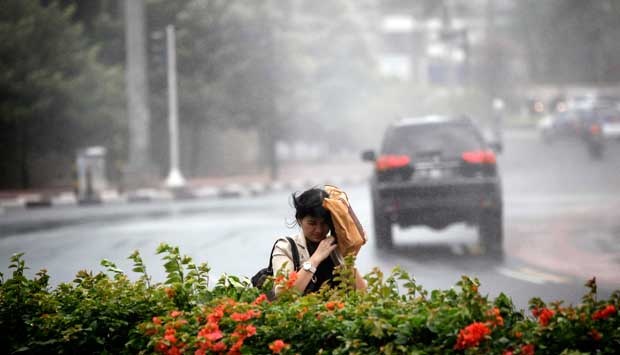 BMKG Forecasts Light Rain Across Most of Indonesia on Sunday