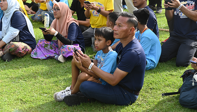 Cambodians learn to ‘Lepak & Gelak’, Malaysian style