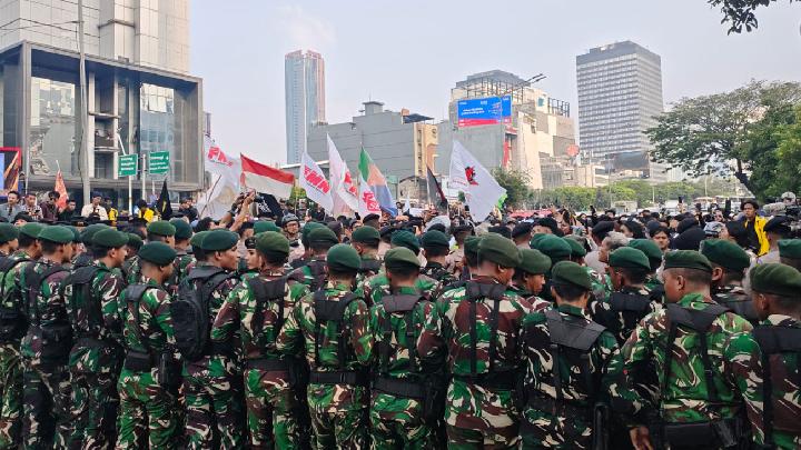 Military Deployment at Student Protest Sparks Debate in Indonesia