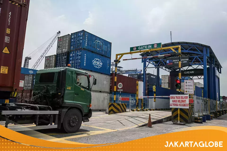 Nearly 10,000 Containers Piled Up at Jakarta Port as Firms Delay Pickup