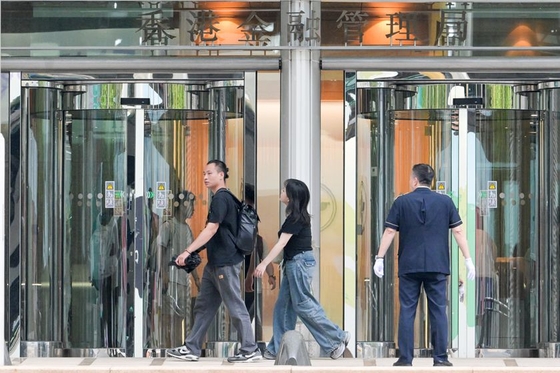 Hong Kong Insurance Sales to Mainland Chinese Unaffected by Investment Crackdown