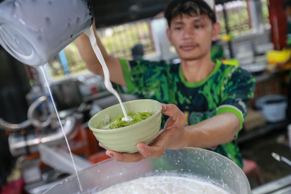 Delivery riders in Kuala Lumpur tell us where to go for food that is cheap and good