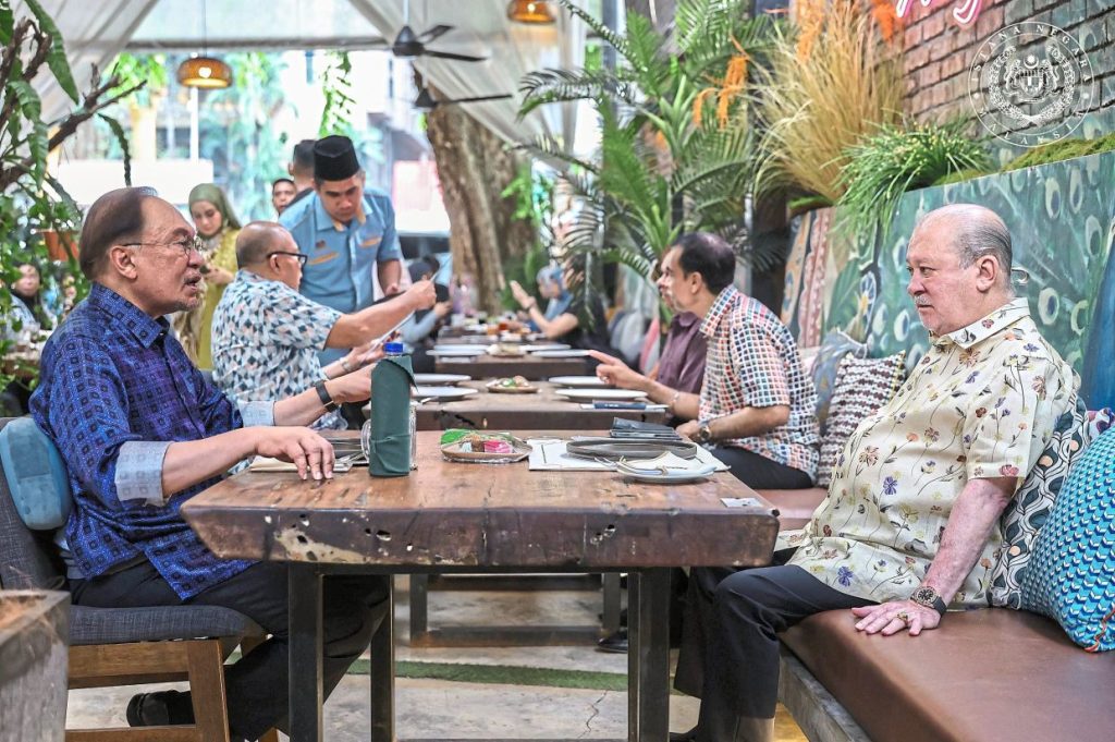 PM meets King for breakfast in KL