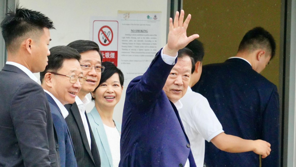 Xia tours soon-to-open new Huanggang Port, container terminal