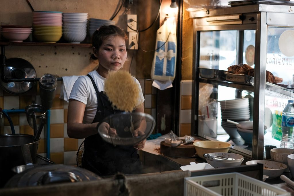 om Dee Noodles: Egg Noodles and Crispy Pork in Bangkok