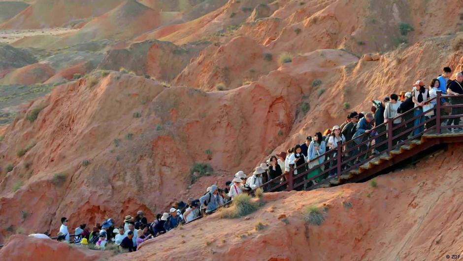 Domestic tourism is booming in China, posing new challenges