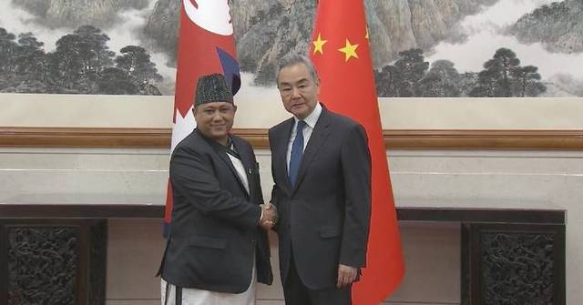 Chinese, Nepali foreign ministers hold talks in Beijing
