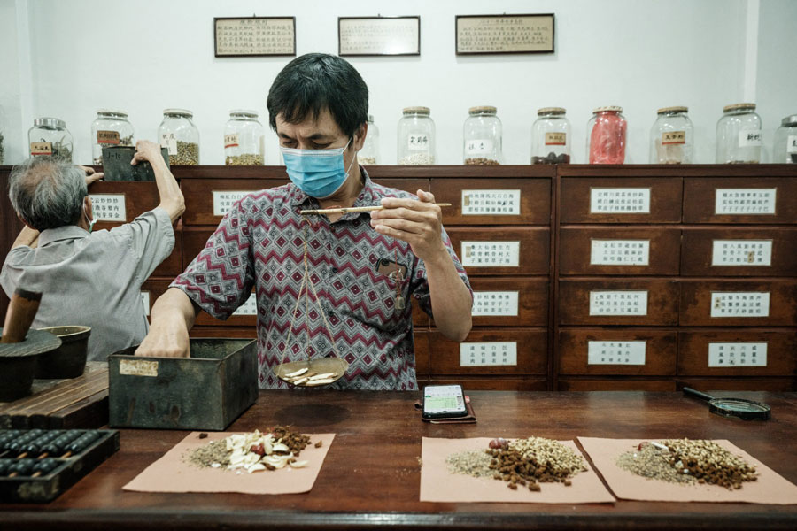 Indonesian rupiah slide drives up drug costs, burdening chronically ill patients – Asia News Network