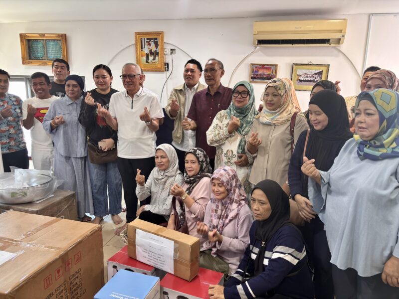 Blenders, meat slicers among RM332k worth of equipment received by 20 entrepreneurs in Satok under Agriculture Facilitation Fund