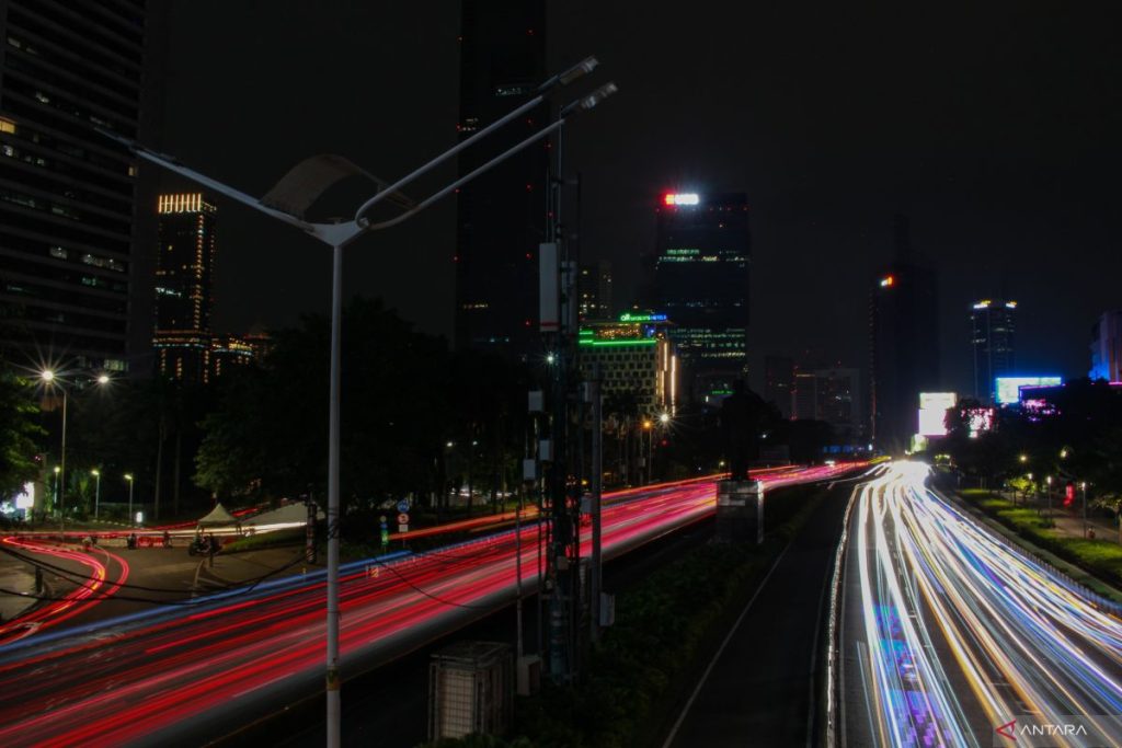 Jakarta’s one-hour energy saving drive lowers 60 tons of carbon output