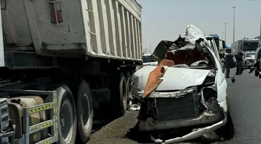 7 Killed, 9 Injured After Minibus Rams Into Stationary Truck On Dubai’s Emirates Road