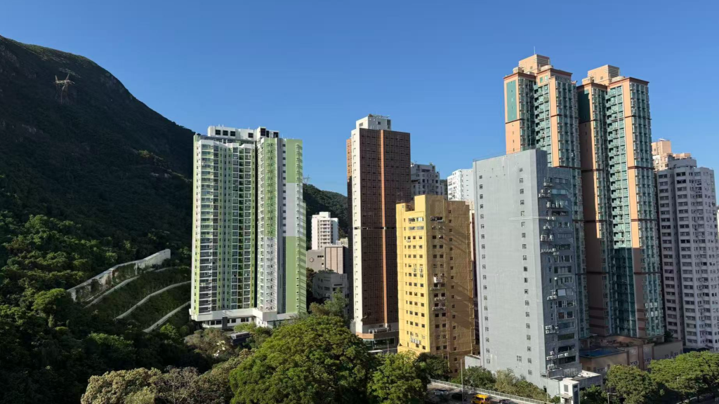 Experts: HK residential property market in process of bottoming out