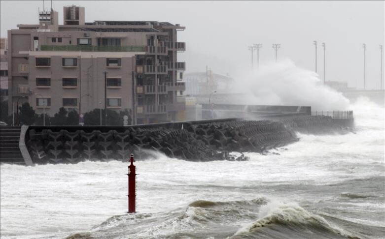 Typhoon Jangmi heads toward Japan’s Kyushu after injuring 4 in Okinawa