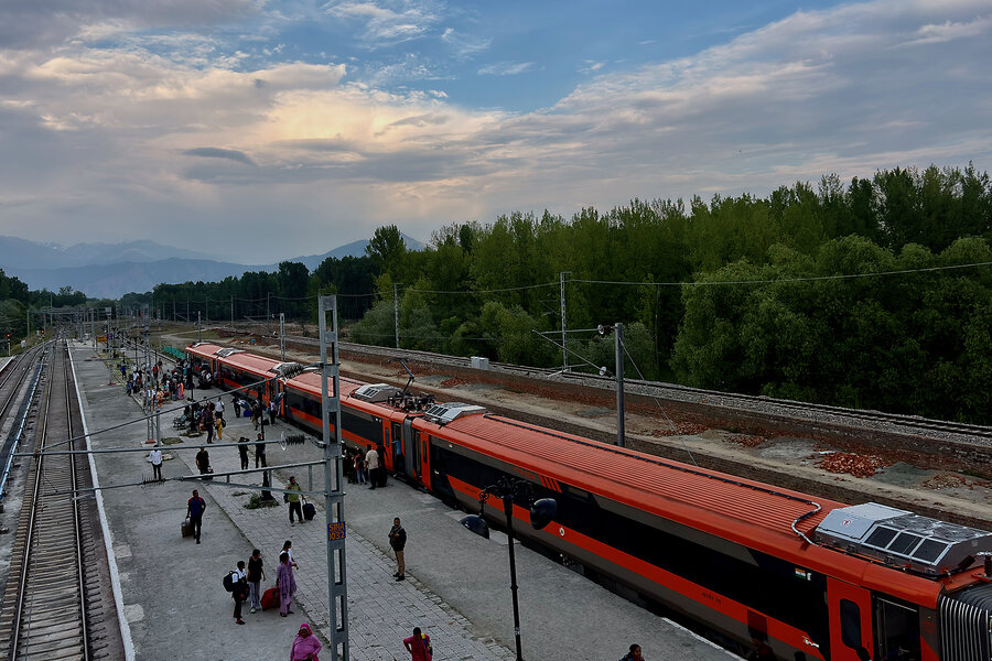 Aboard the train to Kashmir, a Monitor writer sees region at a crossroads