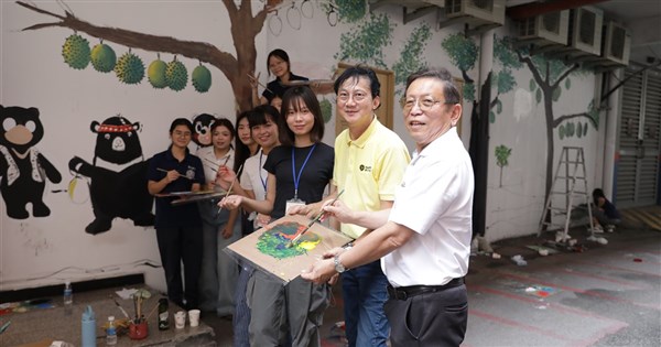 Taiwanese university students create mural for Klang community during KL visit