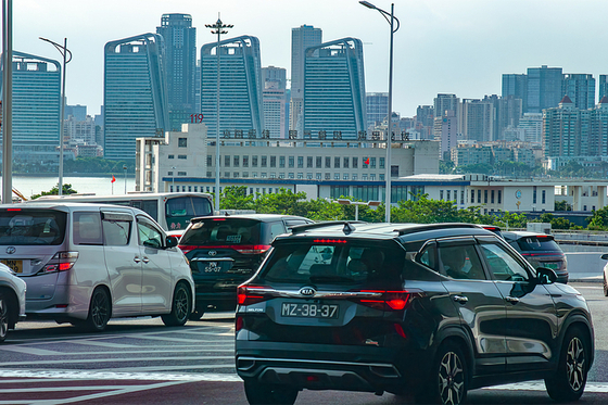 Affluent Hong Kong Residents Look North for Retirement, Survey Shows