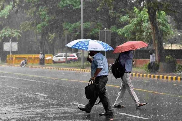 Rain in parts of Delhi; air quality satisfactory