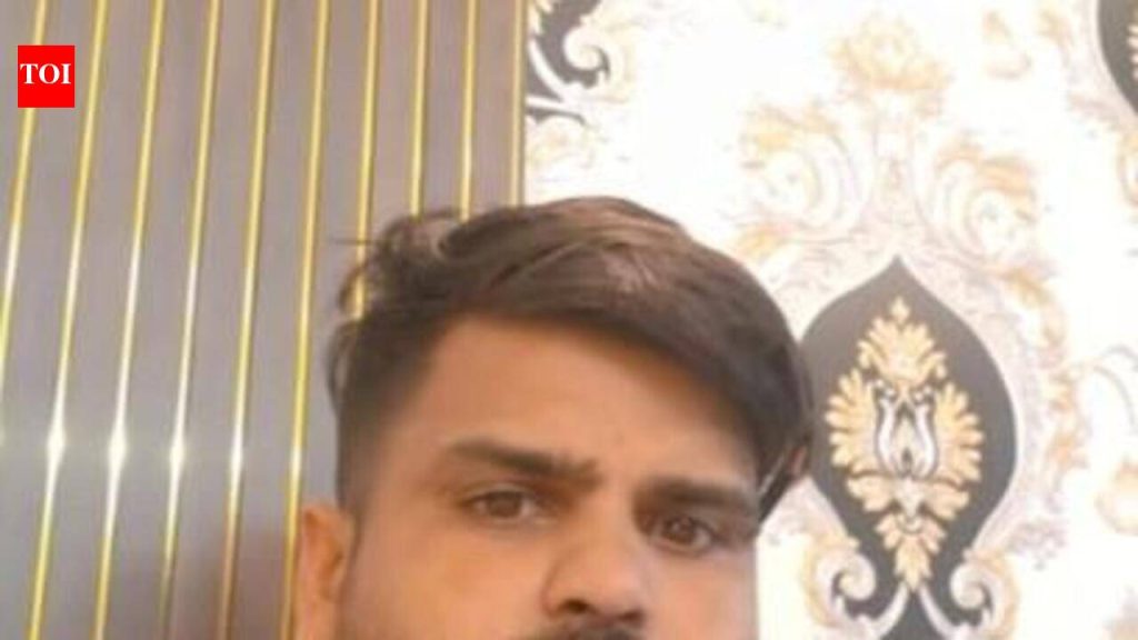 Dad of four electrocuted while drawing water from tanker | Delhi News