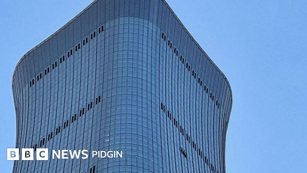 Plane crash in Beijing: Pilot wey crash im plane into Beijing tallest building bin wan ‘end im life’ – China tok