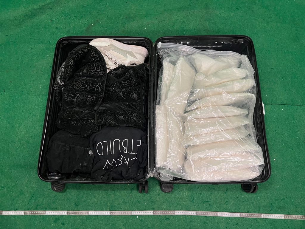 Hong Kong Customs detects drug trafficking case involving an incoming passenger at airport (with photo)