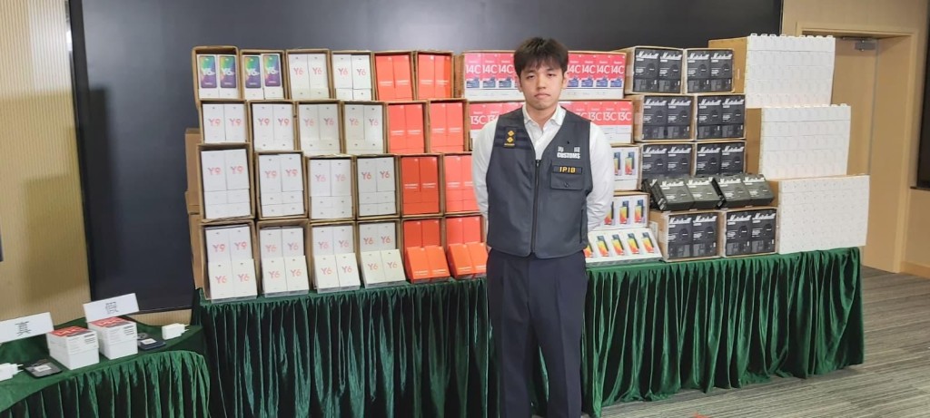 Hong Kong customs seizes $6m in counterfeit phones; three arrested
