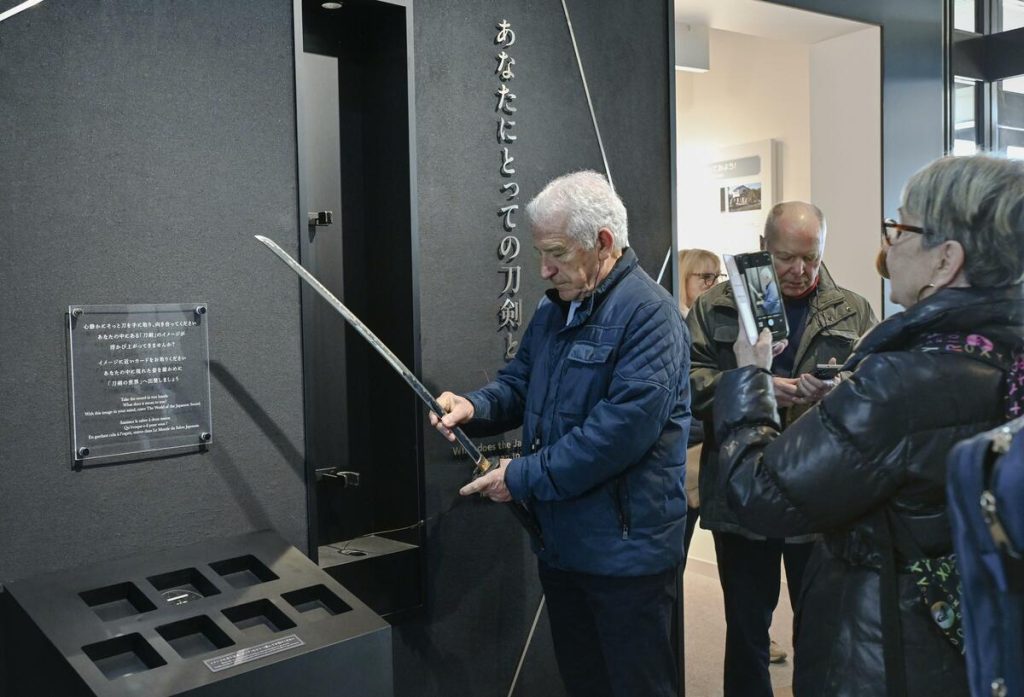 Japanese sword museum wins global fans with live craftsmanship