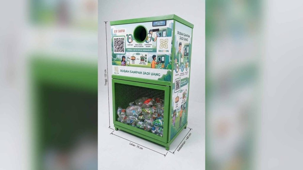 A man in Indonesia built a ‘trash ATM’ that pays cash for every plastic bottle, and neighbors love it