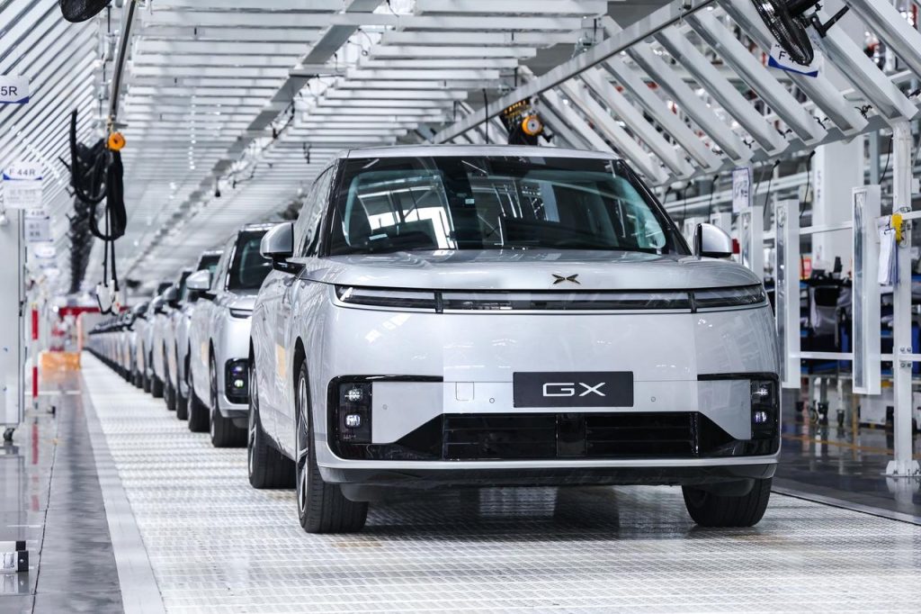 XPENG Starts Robotaxi Testing in Guangzhou: Camera-Only VLA Drops the HD Map