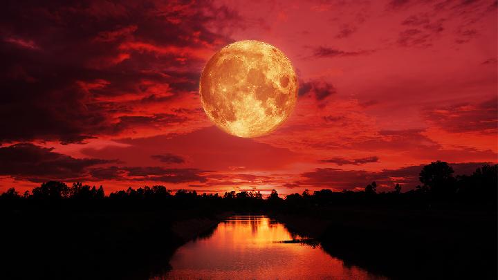Today’s Top 3 News: August ‘Almost Blood Moon’, Ye’s Jakarta Concert Ticket Prices