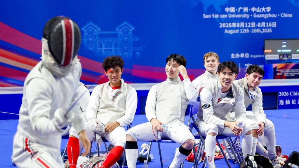 Top college fencers cross swords in Guangzhou